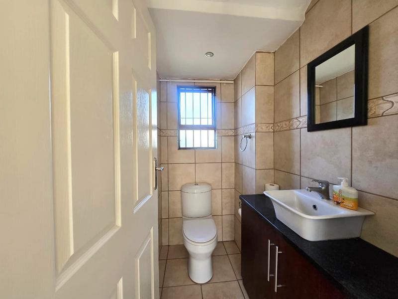 3 Bedroom Property for Sale in Gateway Manor North West